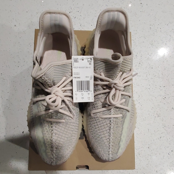 **DEADSTOCK 100% Authentic YEEZY 350 V2 CITRIN - Picture 3 of 5